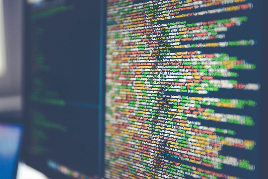 Bildschirm mit farbigem Programmcode