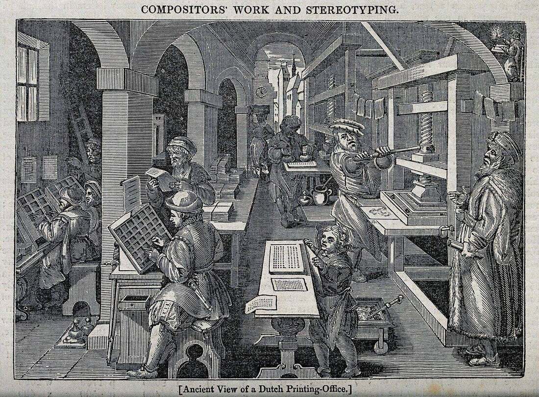 Holzstich einer alten Druckerei: Setzer an Setzkästen, ein Mann an der Handpresse, auf dem Tisch ein Korrekturbogen